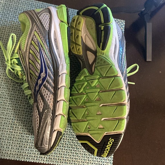 Ladies 8.5 running shoe - Picture 4 of 8